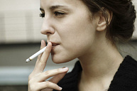 ВИДЕО: Кто и как заставляет подростков курить?
