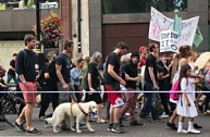 «Не ваша мать – не ваше молоко»: Тысячи веганов прошли маршем по Лондону